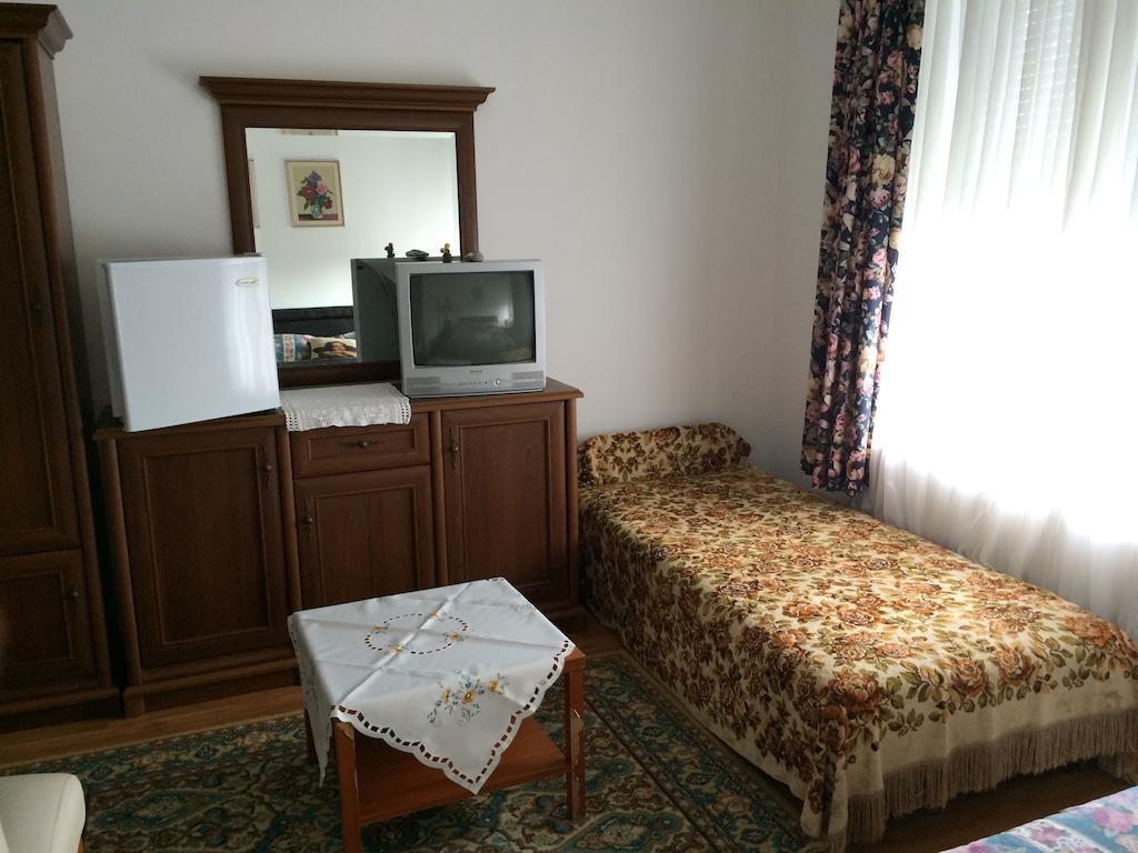 Villa Rubin Panzio Hajduszoboszlo Room photo